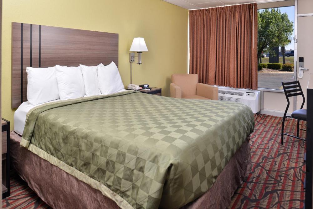 Queen Room interior